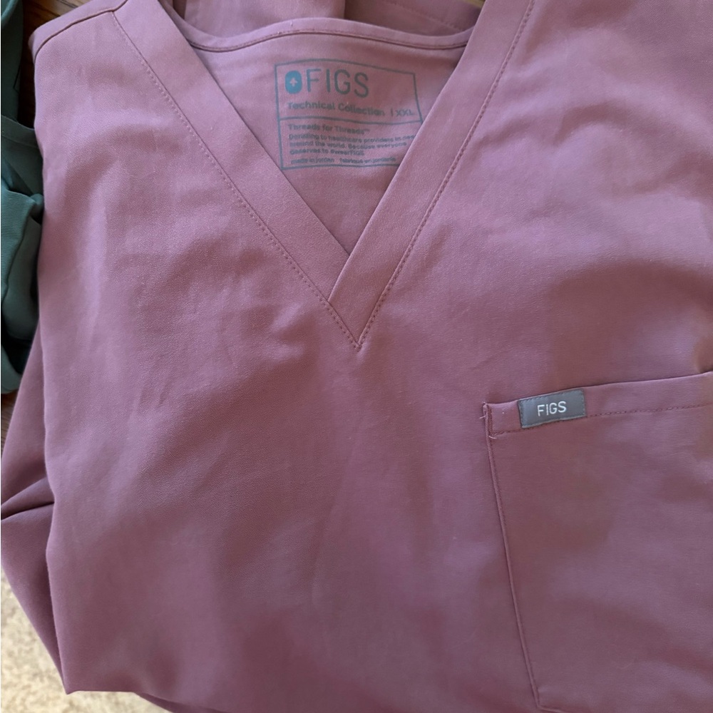Figs Catarina Scrub Top and Livingston Scrub Bottoms in Mauve